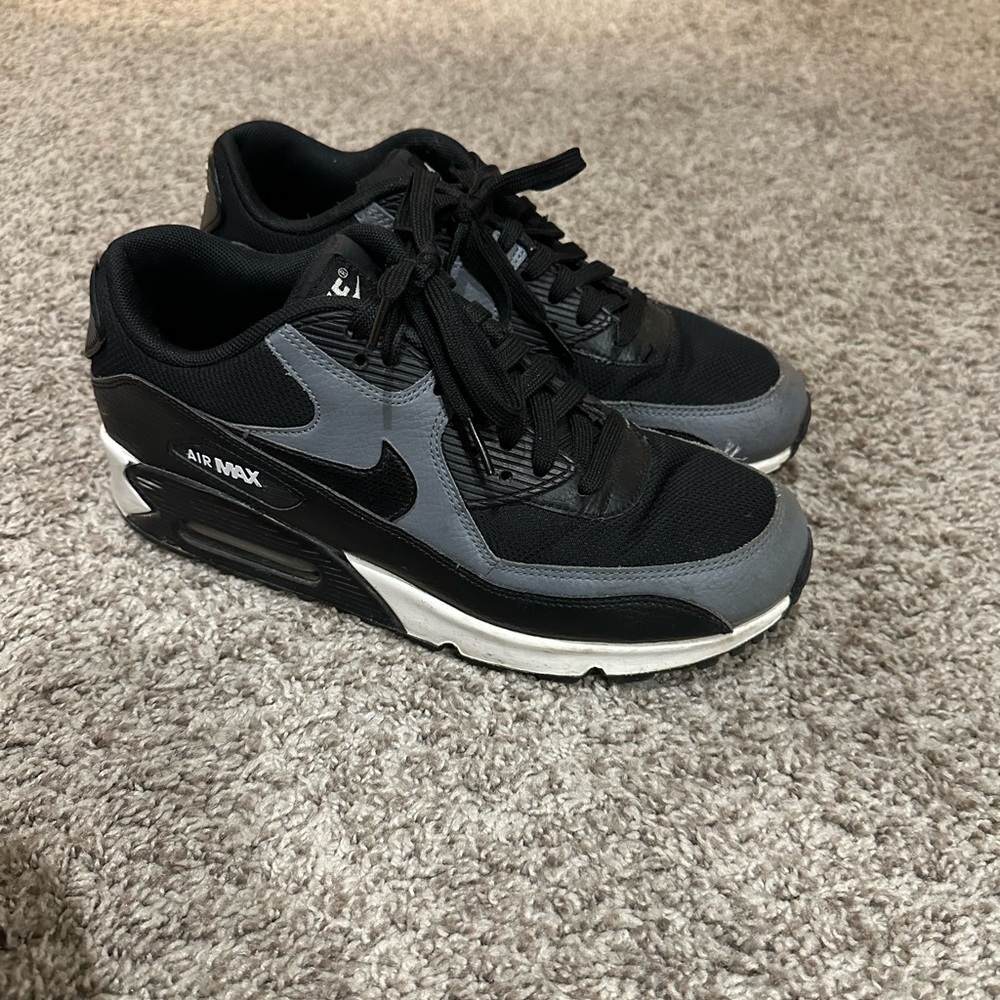 Nike Air Max Women's Black and Gray Sneakers